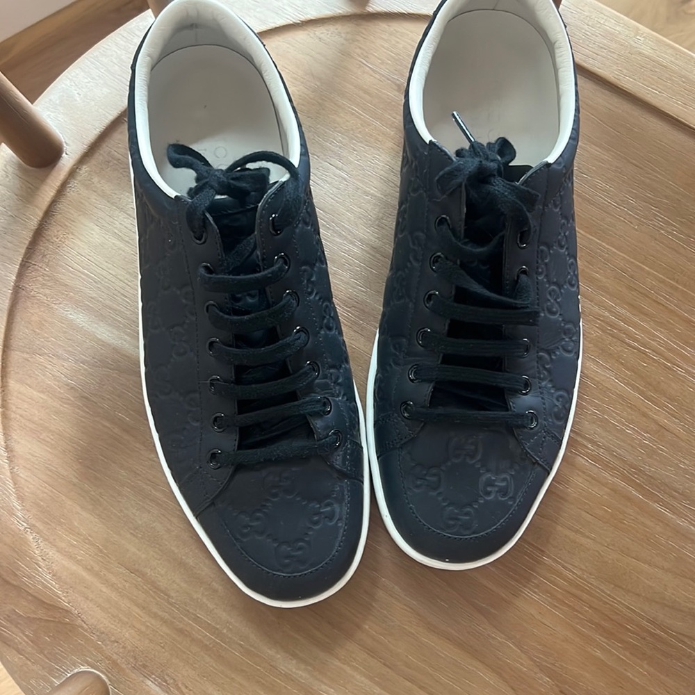 Men’s Gucci sneakers size 9